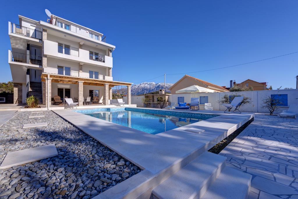 Villa Sandy Apartments 티바트 외부 사진