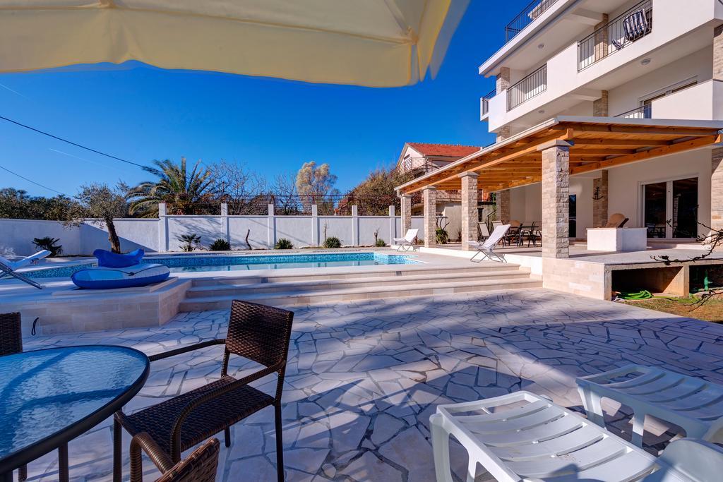 Villa Sandy Apartments 티바트 외부 사진